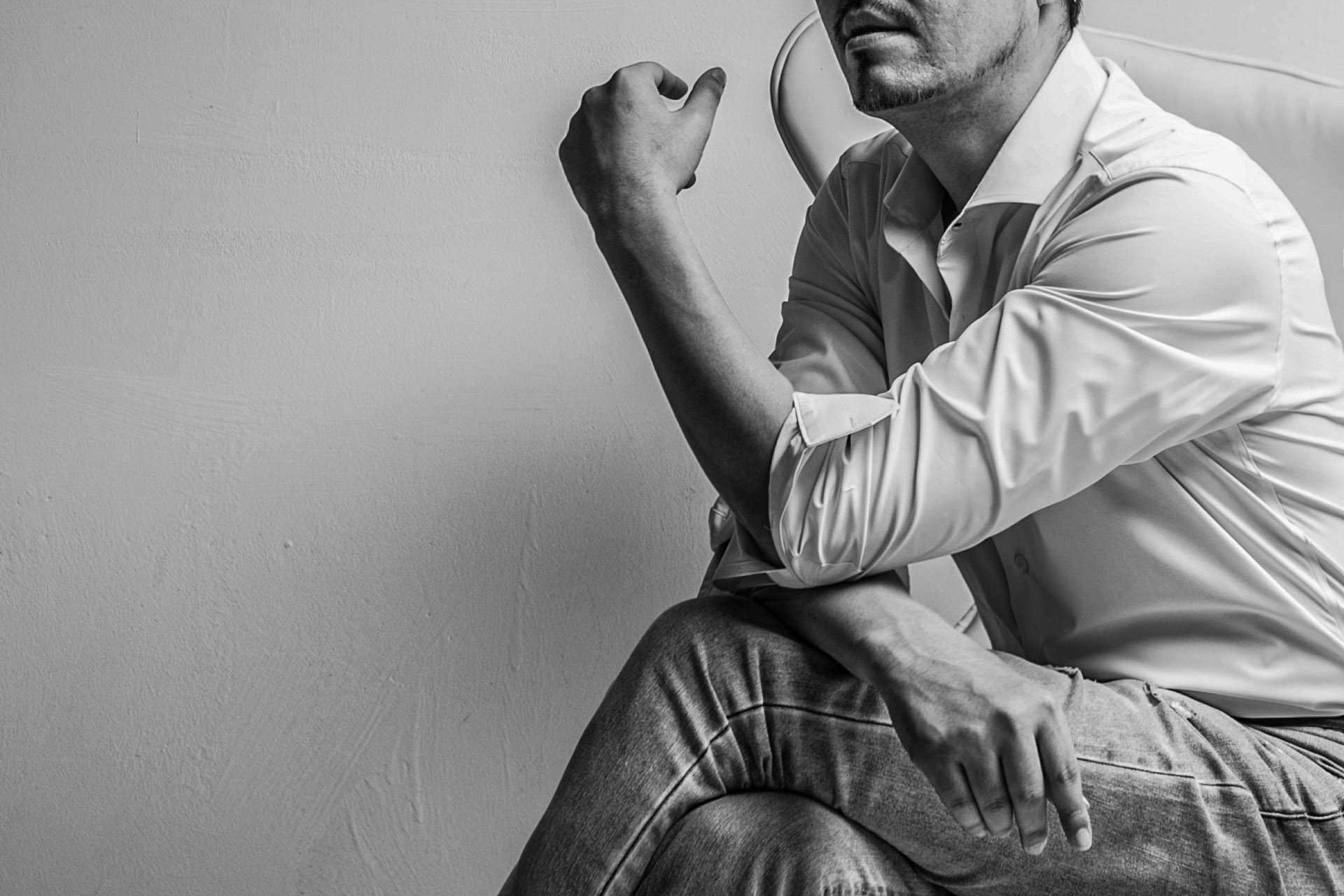 비즈니스 사진에서 기준과 판단을 보여주는 사진작가 추상연의 초상