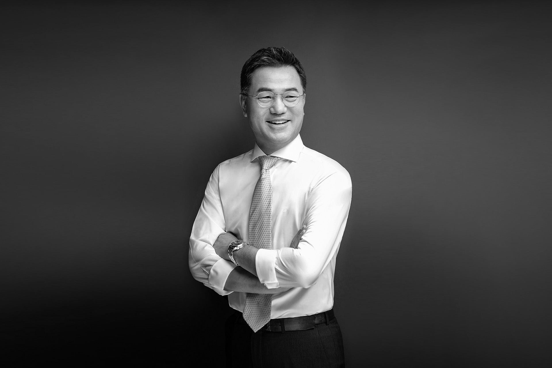 alt="대표·임원 프로필 촬영 전에 내려지는 판단을 상징하는 이미지"