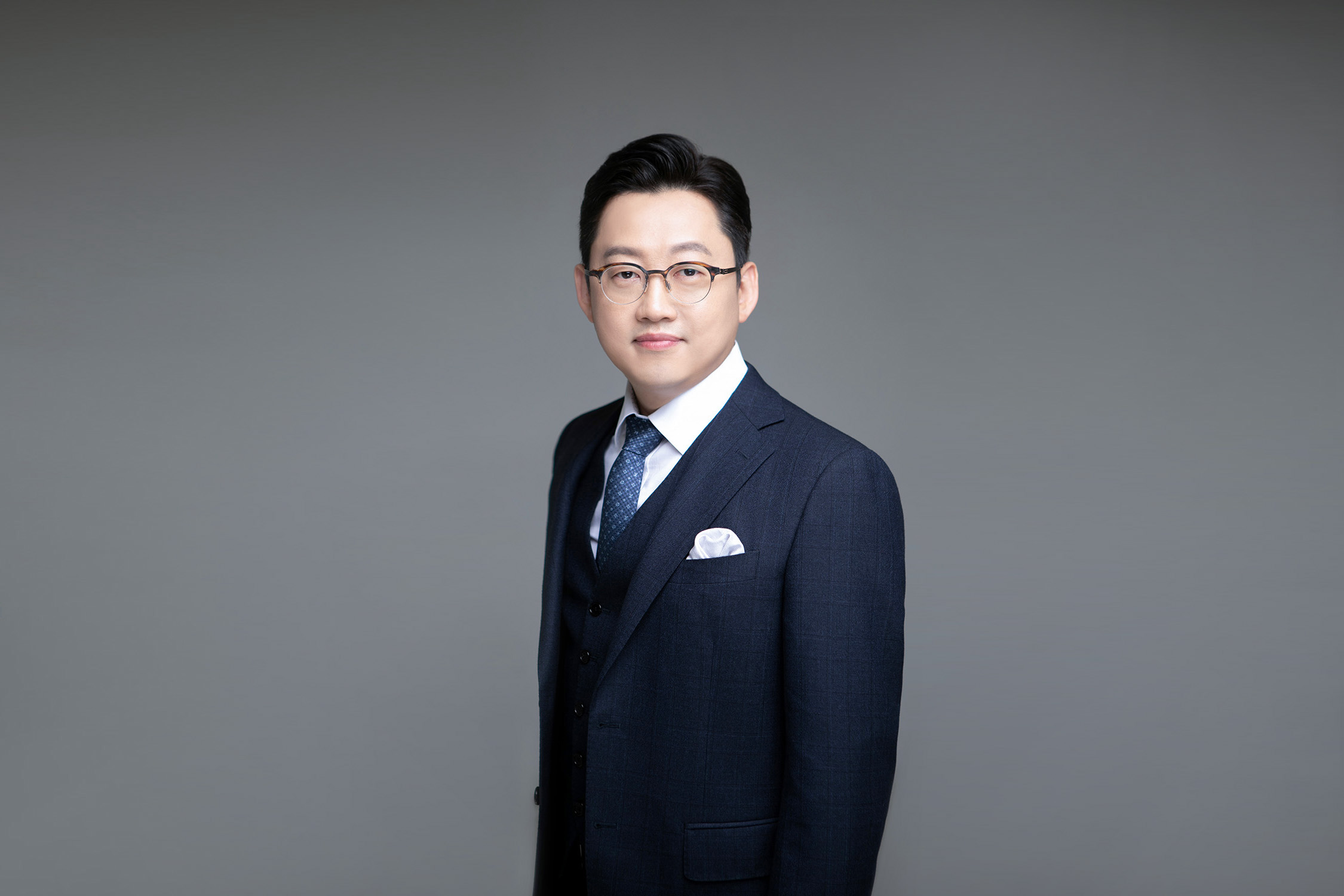 LAWYER
