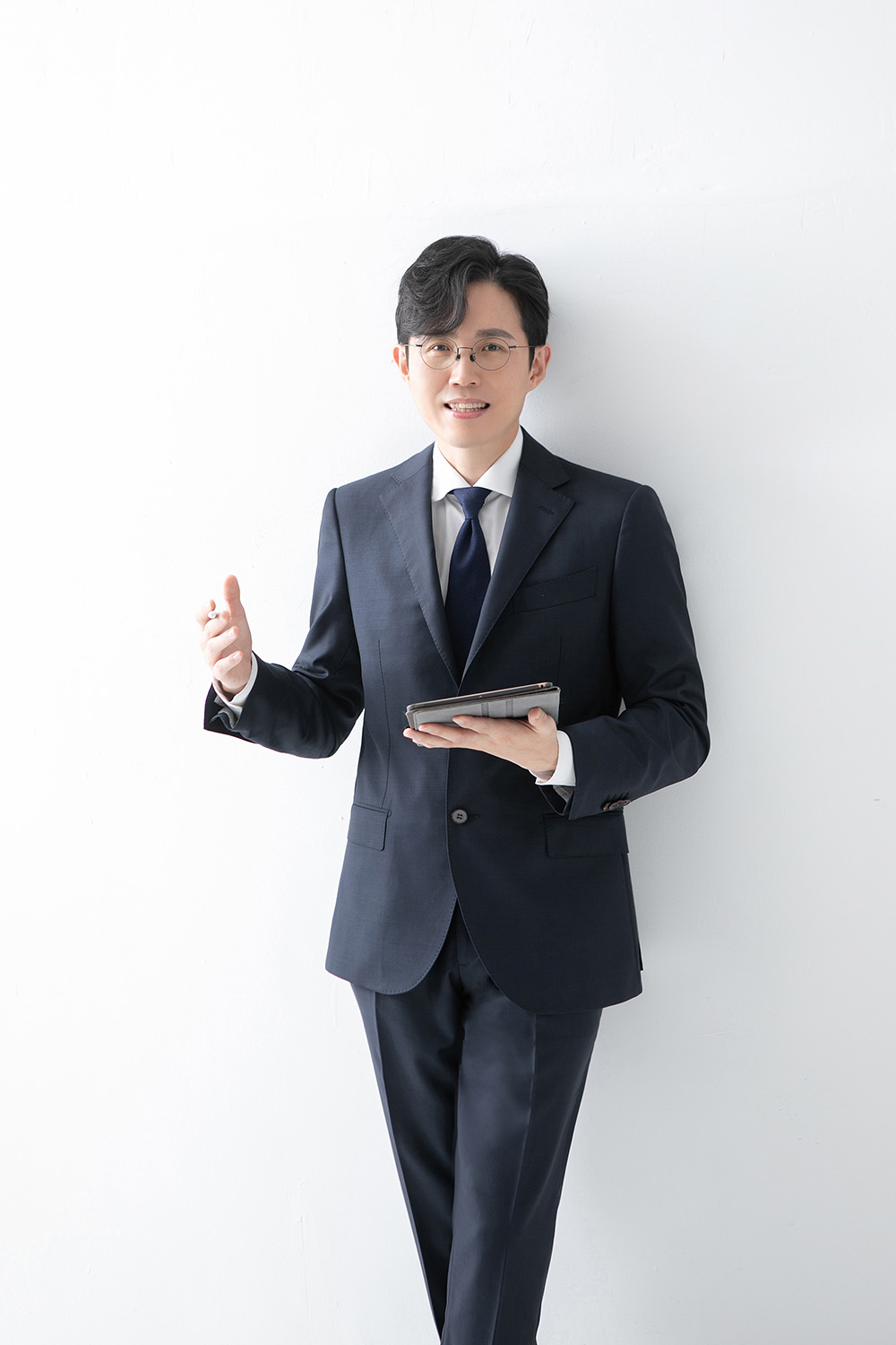 TAX ACCOUNTANT